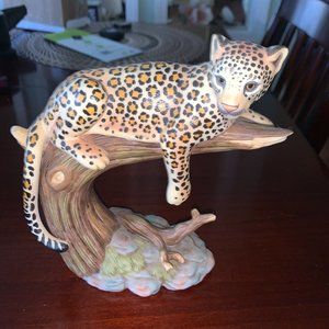 "Leopards Domain" Porcelain Figurine #14045-3 2003 Home Interiors & Gifts Mint